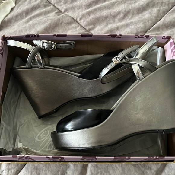 Brighton 4 inch wedges size 9.5 M
